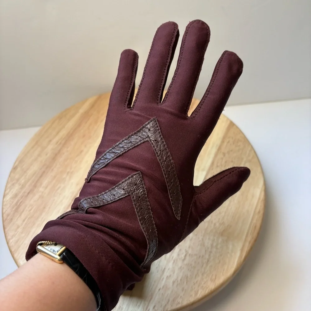 Isotoner Warm-Ups by Aris Women’s Maroon Vintage Lined Gloves - Picture 4 of 5